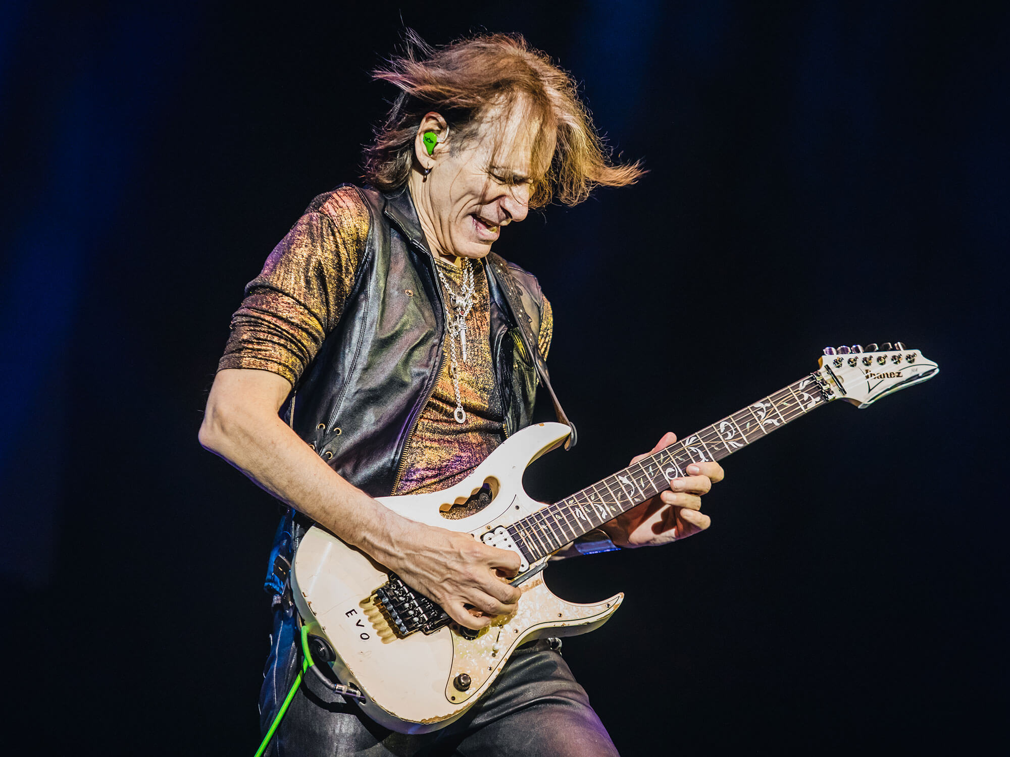 STEVE VAI Has No Problem With Fans Using Their Phone During His Shows